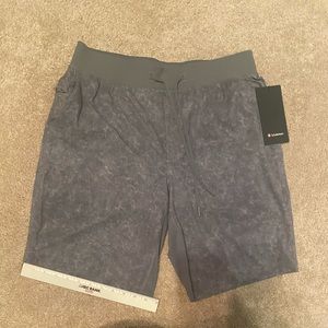 Men's new L lulu shorts